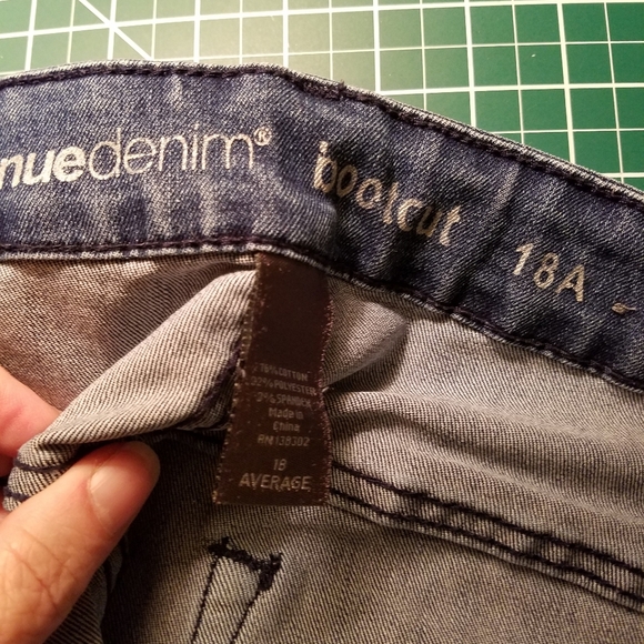 Avenue Boot Cut 18 Average Jeans - Picture 4 of 4